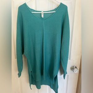Women’s Vneck sweater